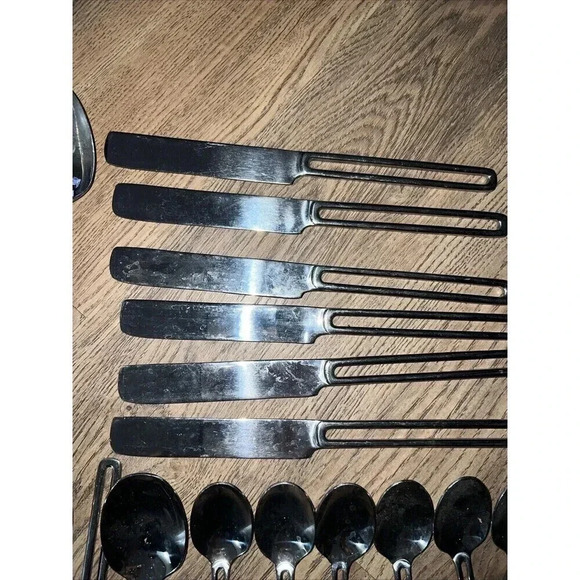 TOWLE NORDIC 18/10 STAINLESS FLATWARE - 34 PIECES Lot Table Of 6 Set - Picture 7 of 9